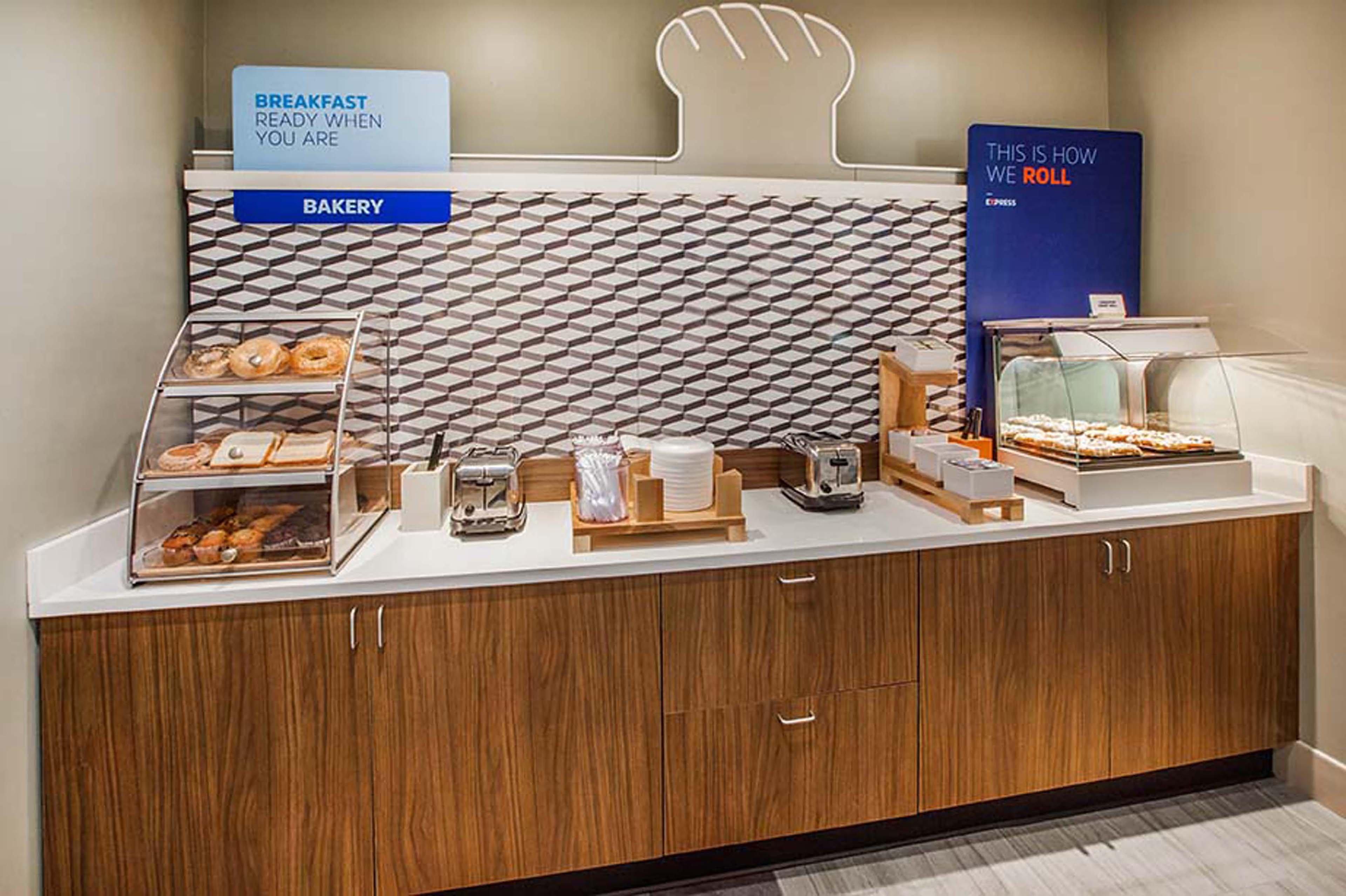 Holiday Inn Express Forsyth By Ihg Zewnętrze zdjęcie