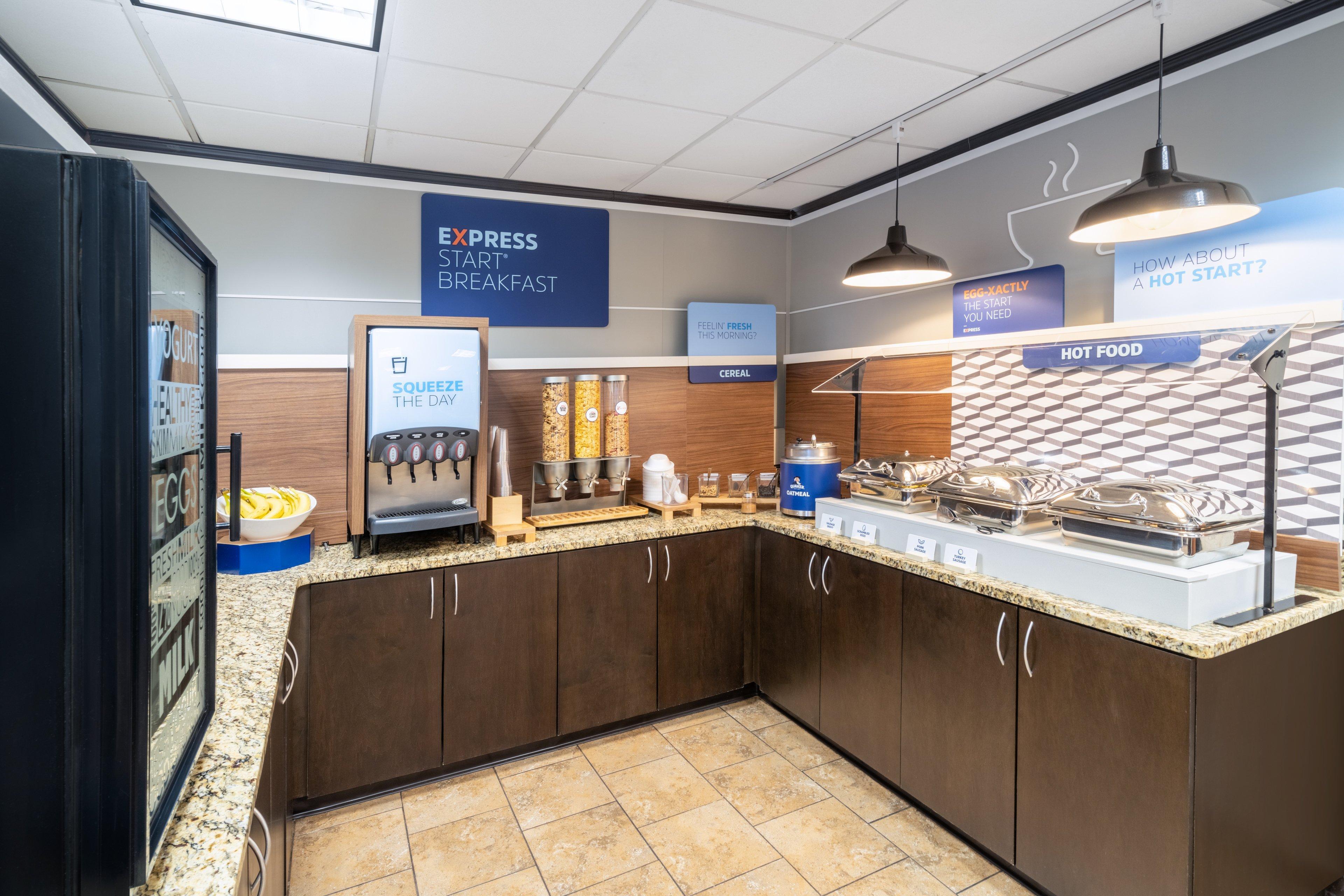 Holiday Inn Express Forsyth By Ihg Zewnętrze zdjęcie