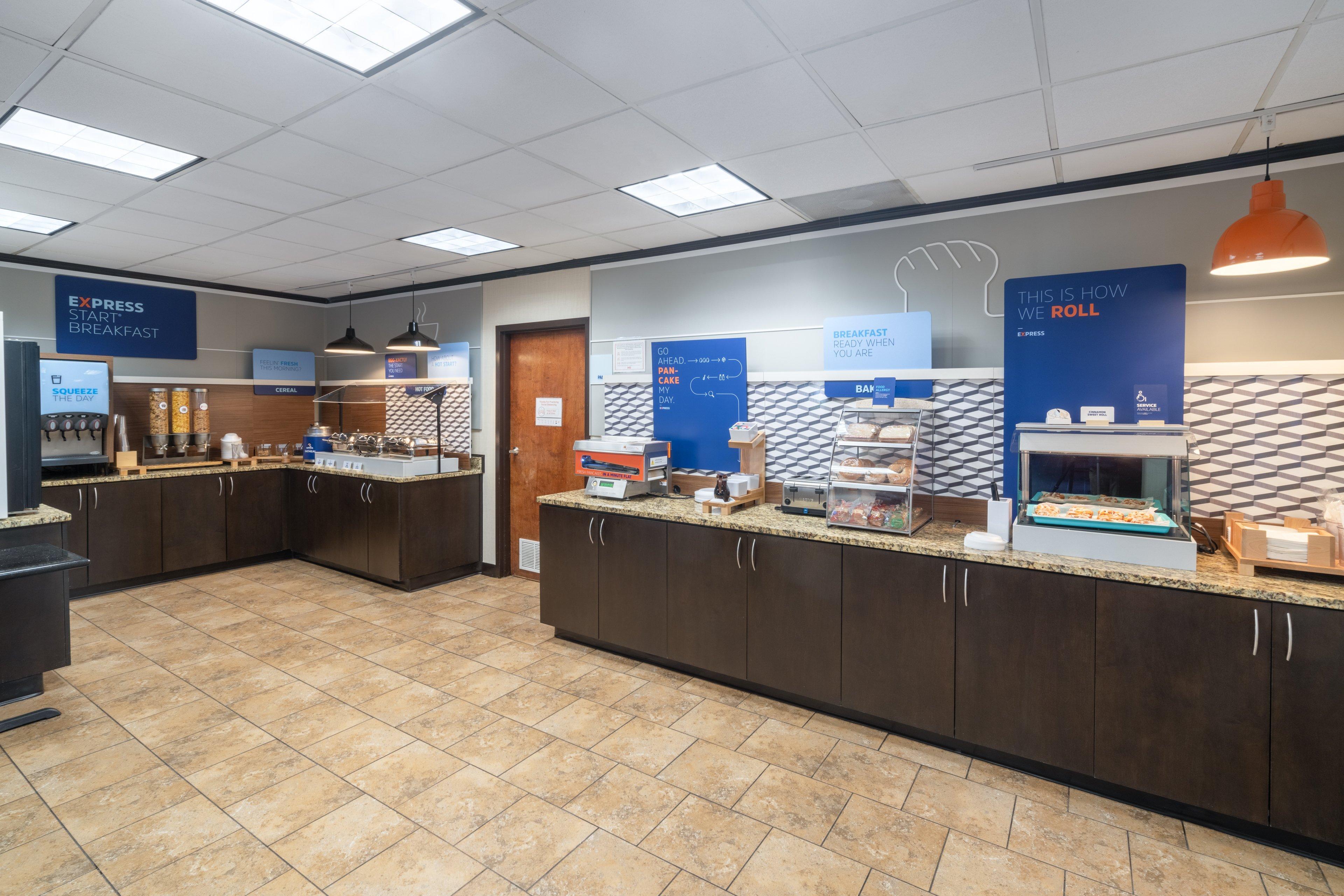 Holiday Inn Express Forsyth By Ihg Zewnętrze zdjęcie